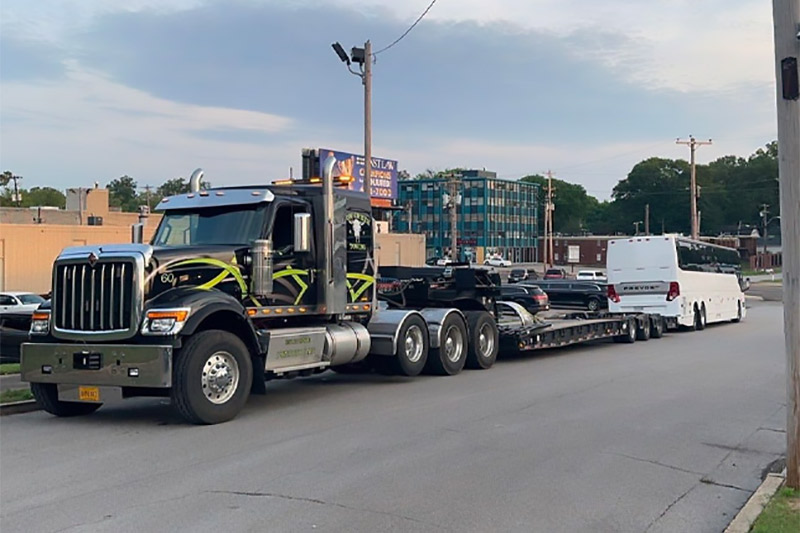 Tractor-Trailer-Towing-Specialized-Bus-Transport Tractor Trailer Towing