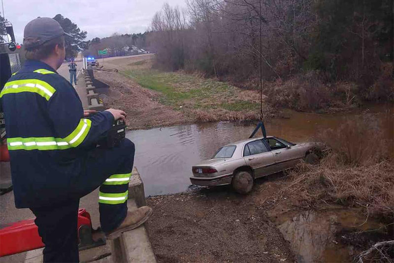 Electric-Vehicle-Towing-Accident-Towing Electric Vehicle Towing